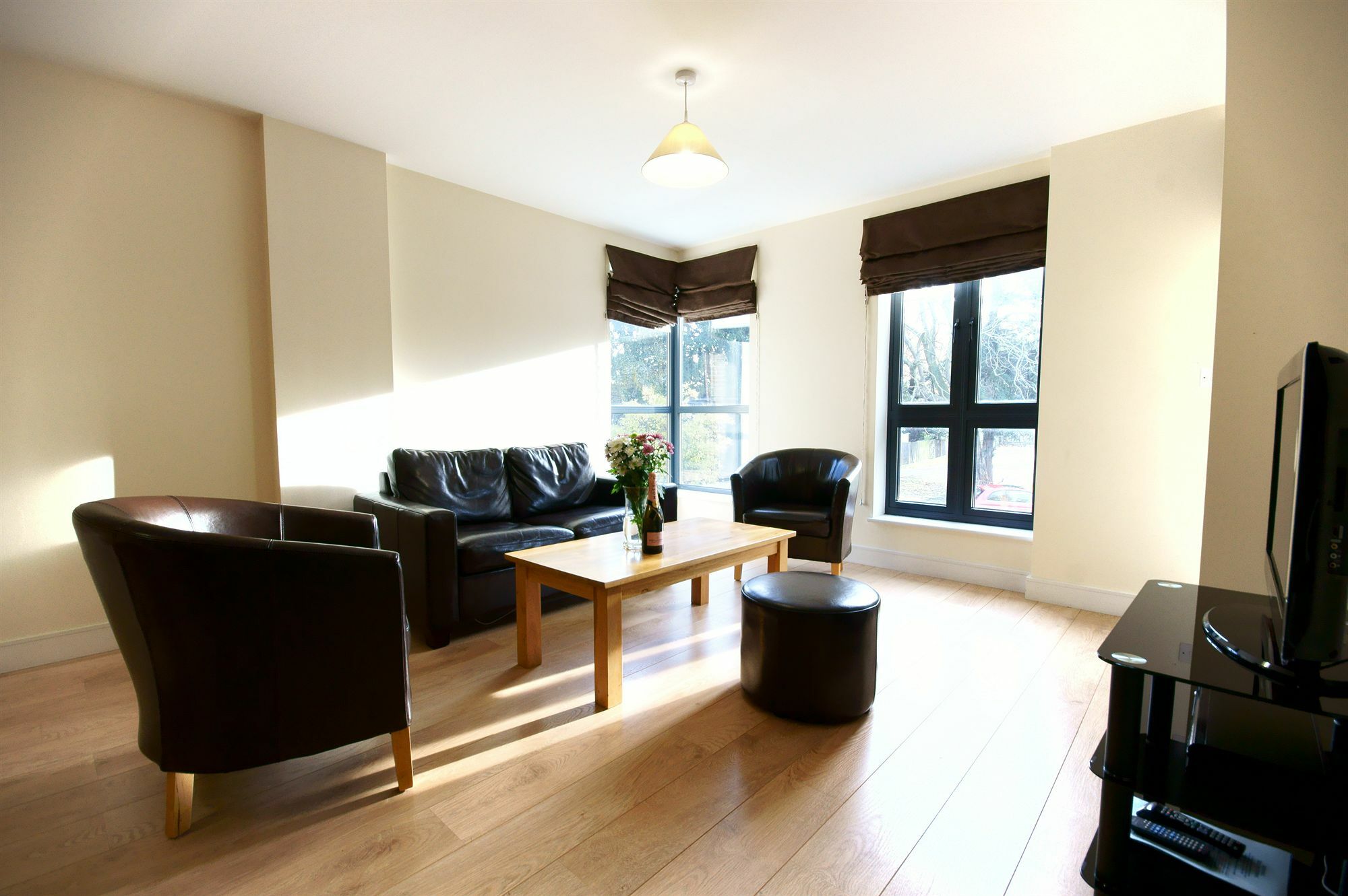 Lodge Drive Serviced Apartments Enfield Ngoại thất bức ảnh